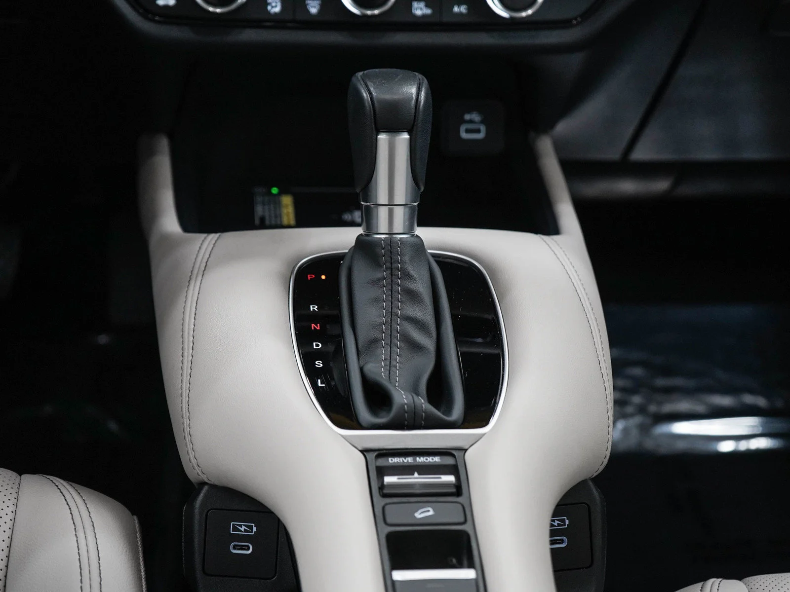 Used 2025 White Honda EX-L AWD CVT image 18