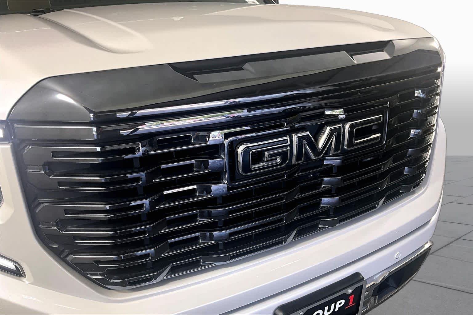 Used 2024 White Frost Tricoat GMC Denali Ultimate image 30