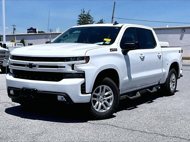Used 2022 Summit White Chevrolet RST image 2