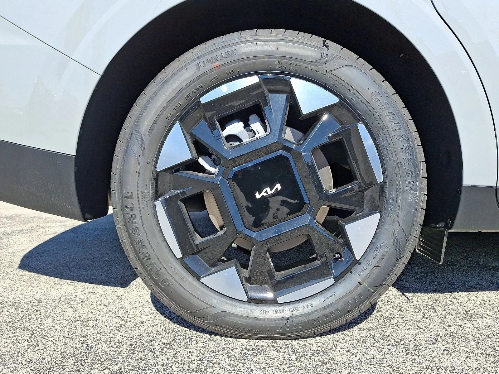 New 2026 White Kia EX image 10