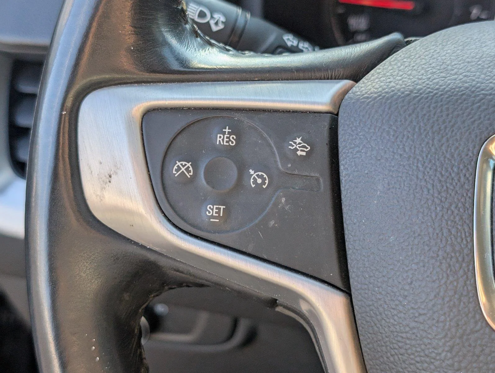 Used 2020 GRAPHITE GRAY METALLIC GMC SLE image 29