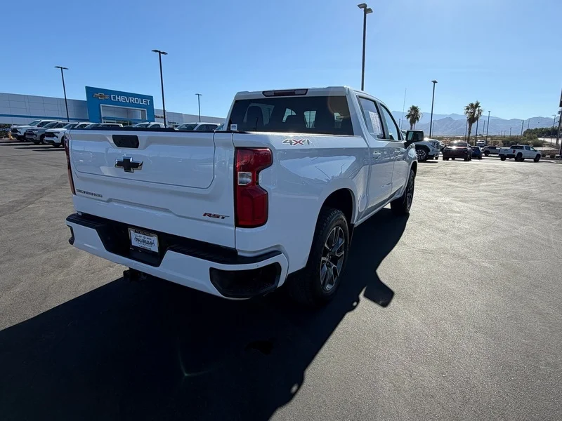 Used 2024 Summit White Chevrolet RST image 3