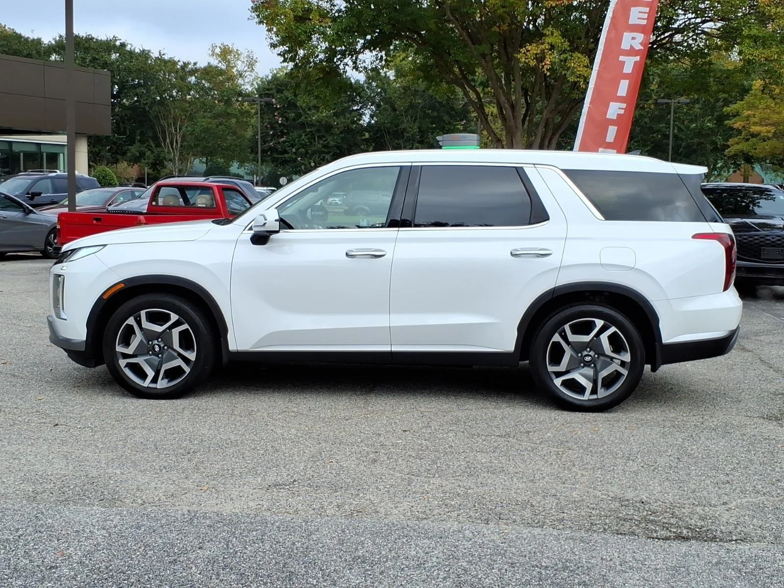 Used 2025 Hyper White Hyundai SEL Premium 7P image 3