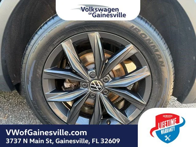 Certified Used 2024 Platinum Gray Metallic Volkswagen SE image 29