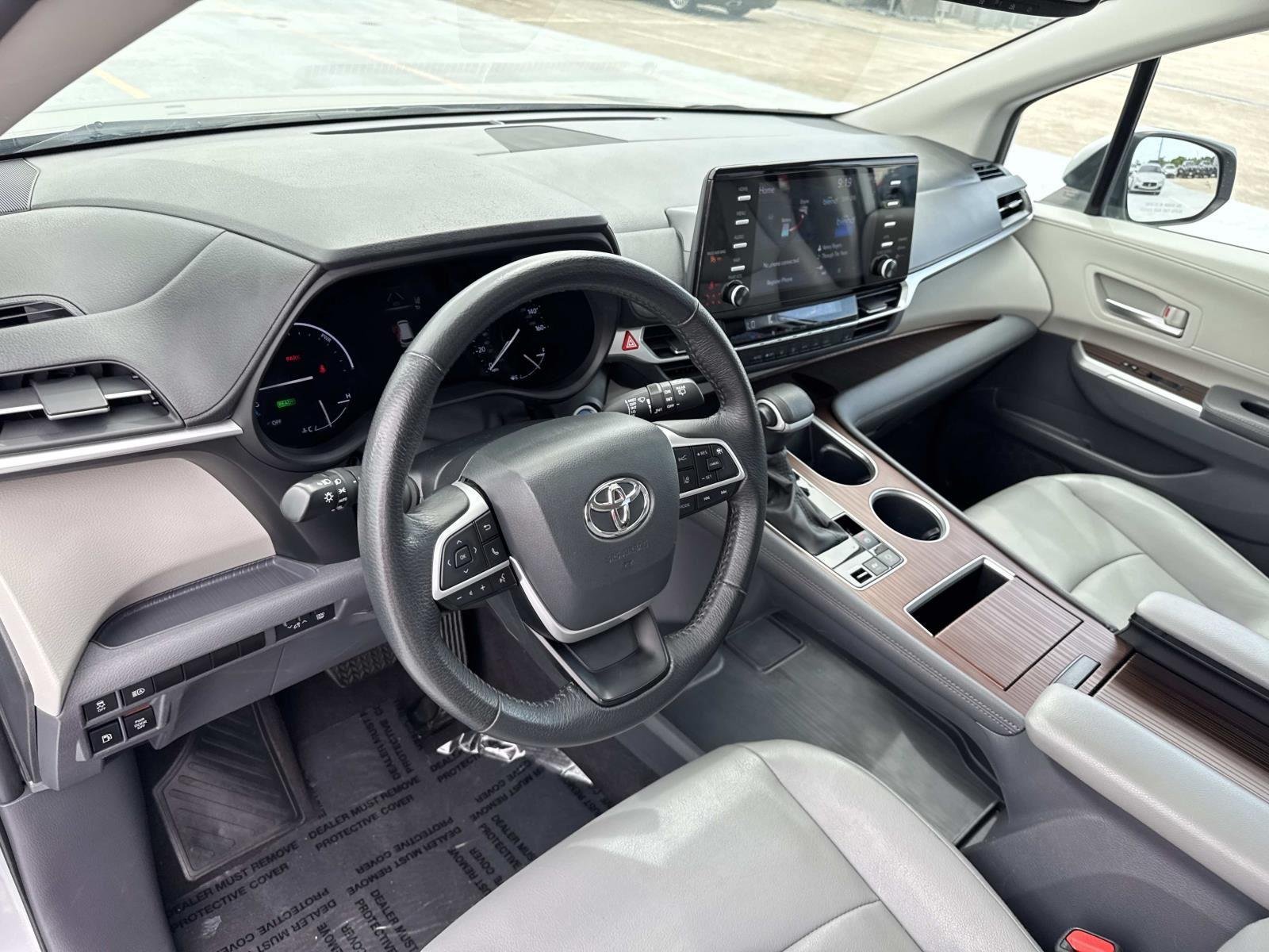 2024 Toyota Sienna XLE - Photo 18