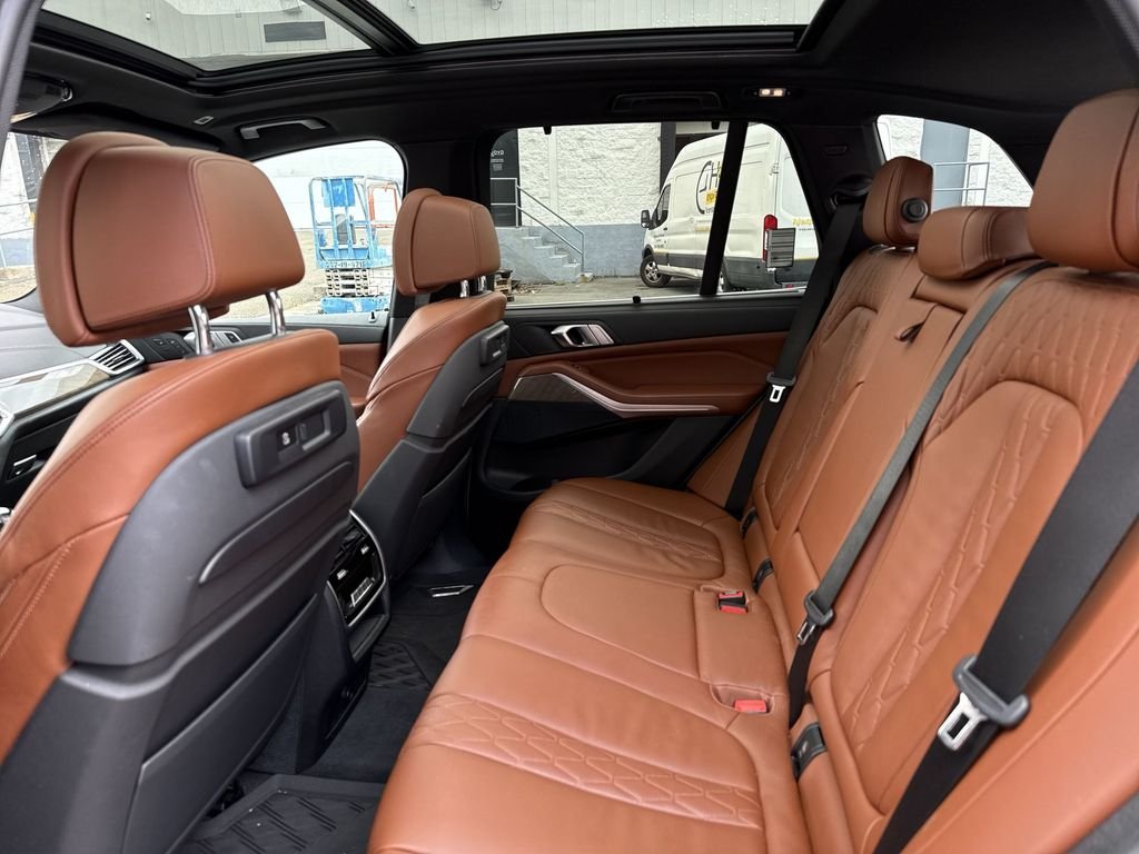 Used 2019 Sunstone Metallic BMW xDrive40i image 22