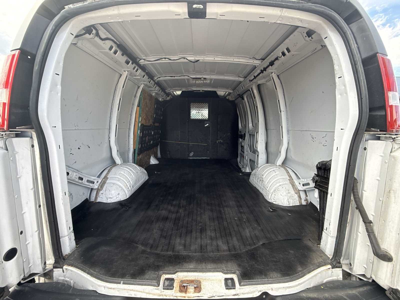 Used 2019 SUMMIT WHITE Chevrolet Work Van image 21