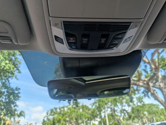 Used 2024  Acura Base image 31