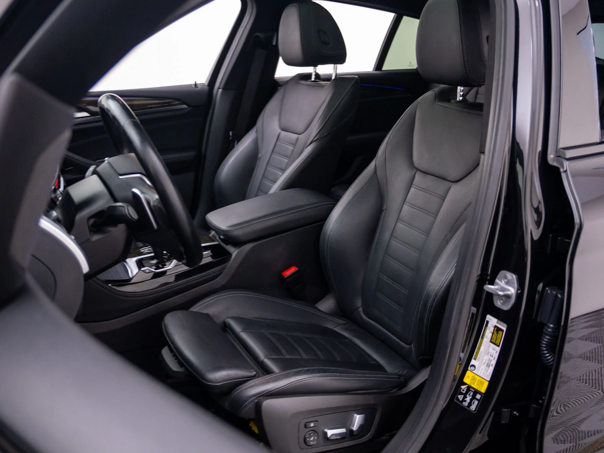 Used 2019 Black BMW xDrive30i image 16