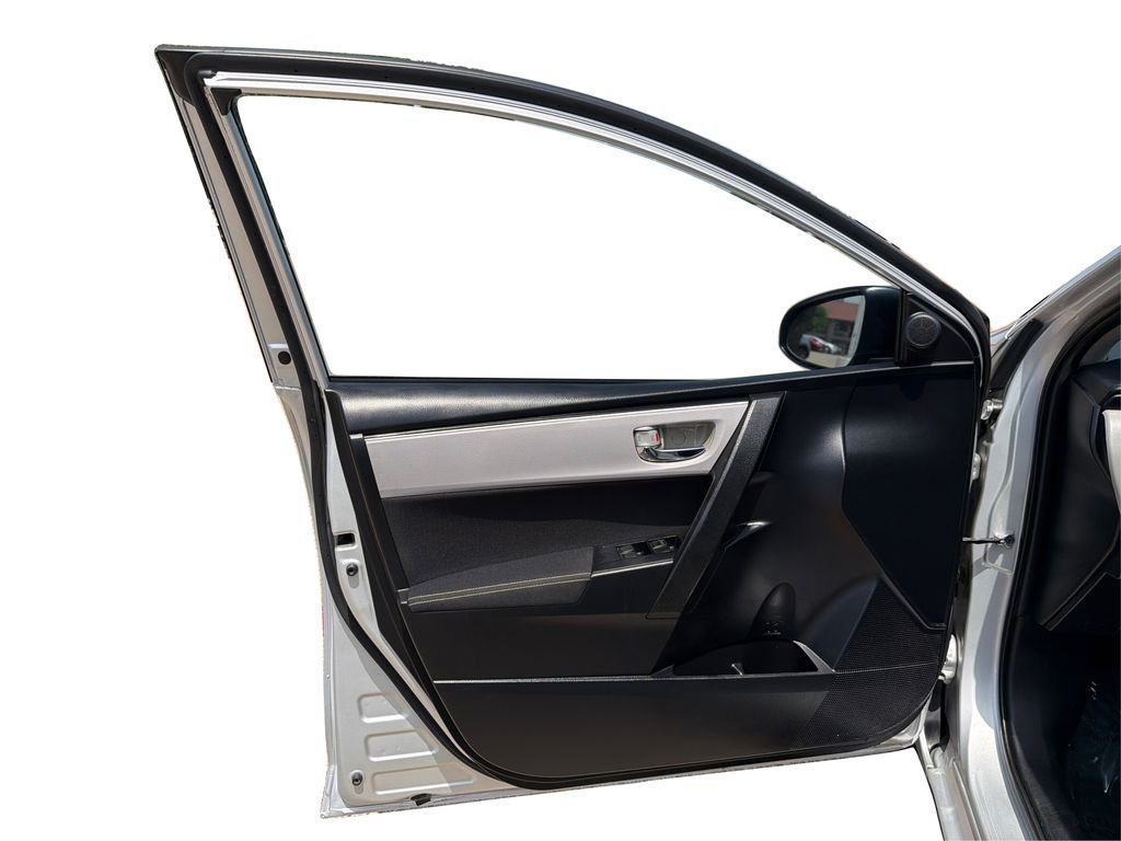 Used 2018 Classic Silver Metallic Toyota L image 20