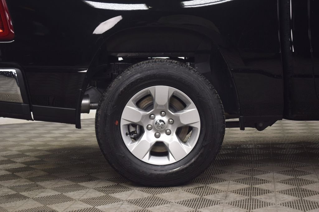 New 2026 Diamond Black Crystal Pearl-Coat Exterior Paint RAM Big Horn/Lone Star image 8