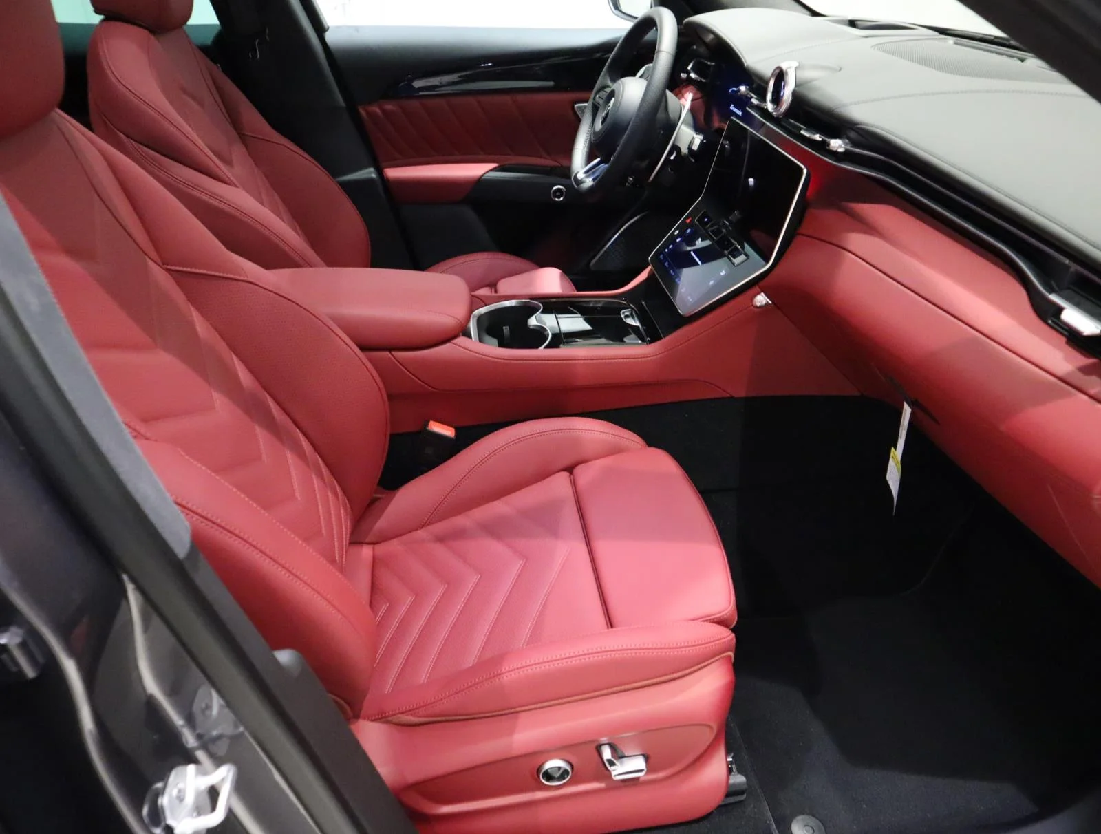 New 2025 Grigio Lava Metallic Maserati Modena AWD image 16