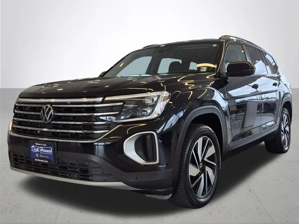 Used 2025 Black Volkswagen 2.0T SE w/Technology image 2