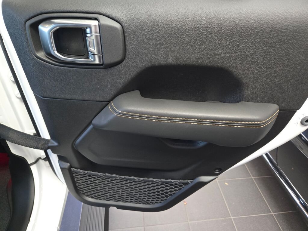 2026 Jeep Wrangler 4-Door Sahara - Photo 8