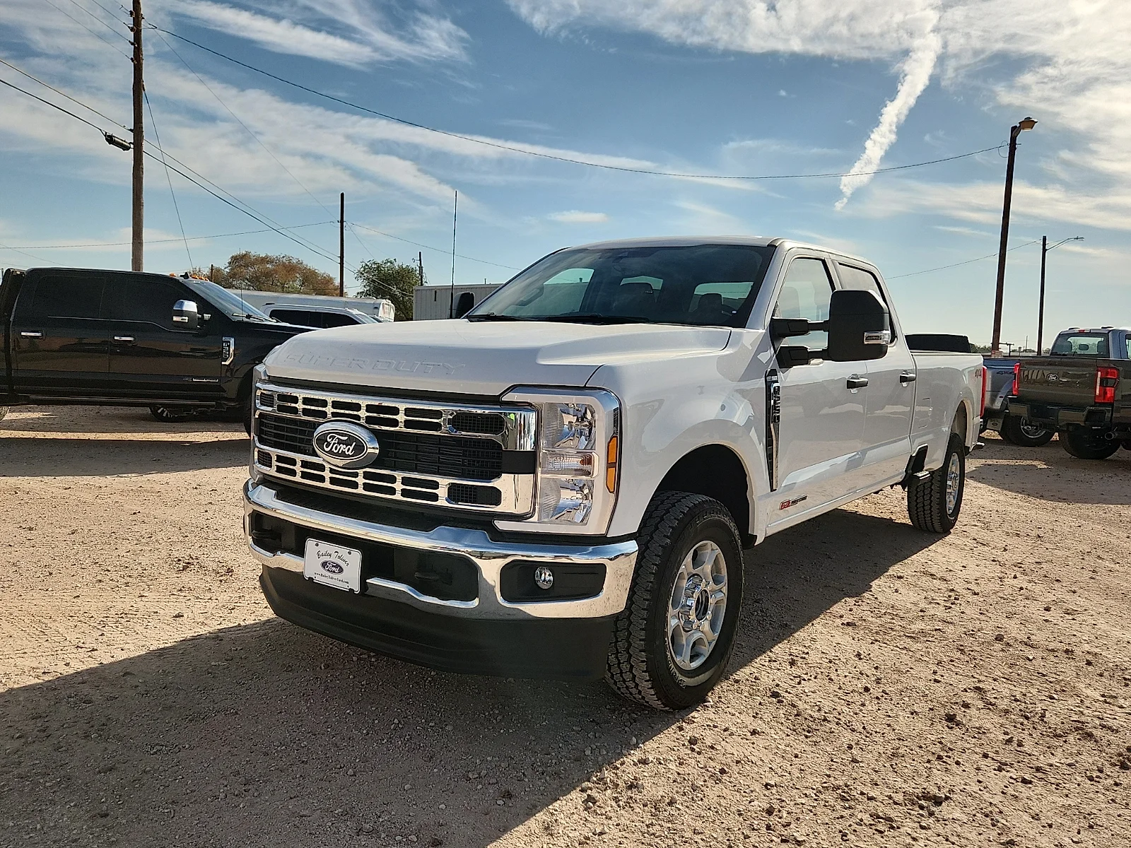 New 2027 Oxford White Ford XLT image 3