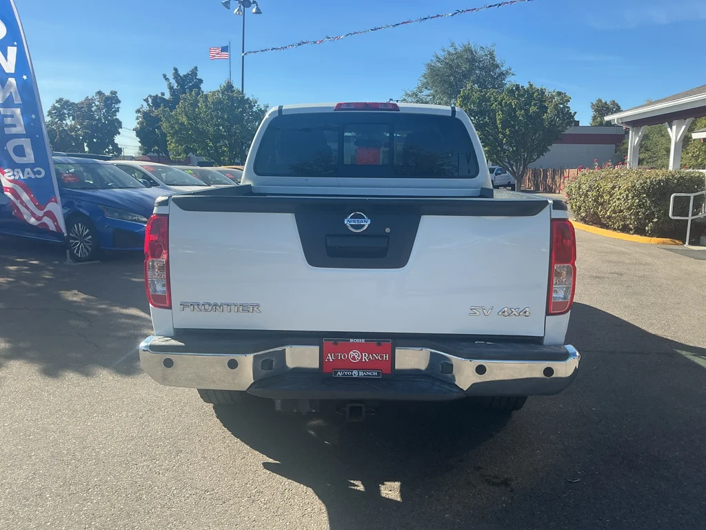 Used 2016 Glacier White Nissan SV image 6