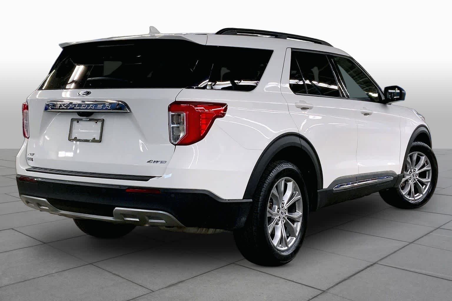 Used 2023 Star White Metallic Tri-Coat Ford XLT image 13