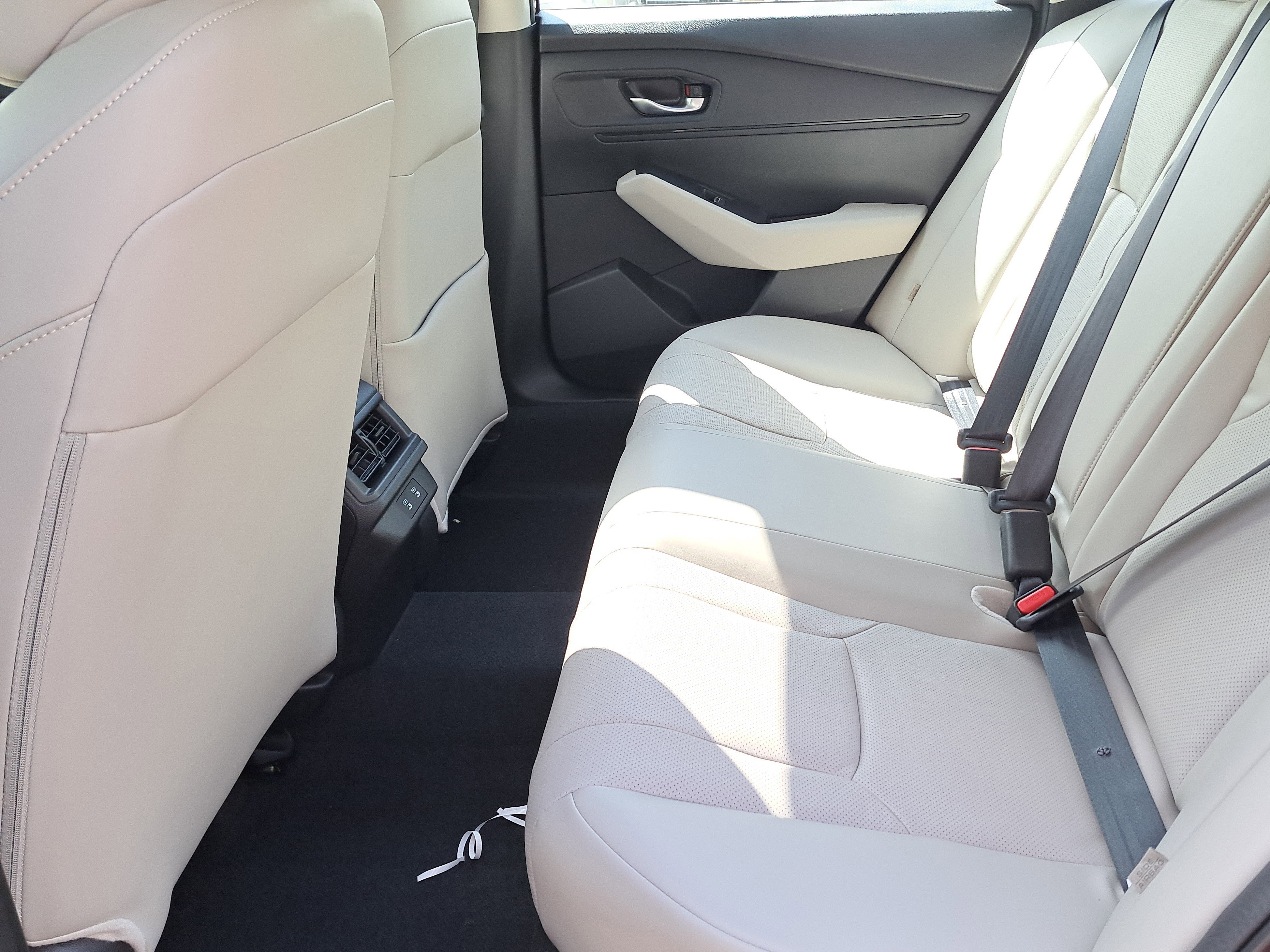New 2026 Platinum White Pearl Honda EX-L image 11