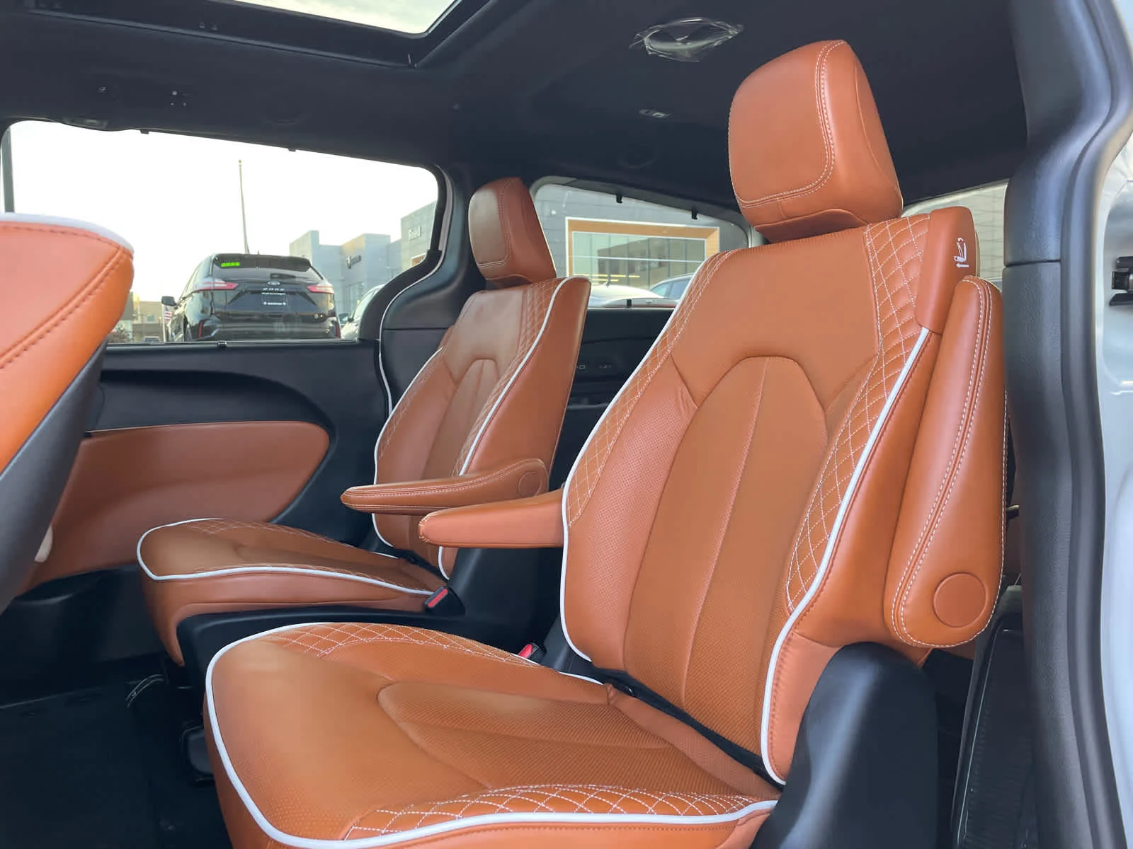 New 2026 Bright White Clearcoat Chrysler Pinnacle image 12