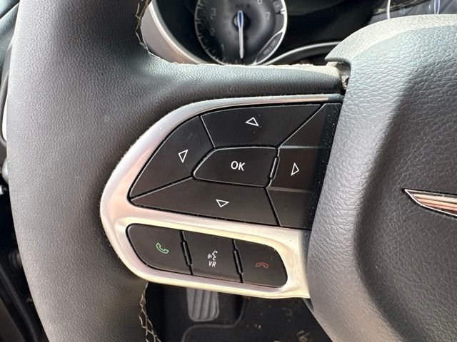 Used 2025 Black Chrysler Select image 21