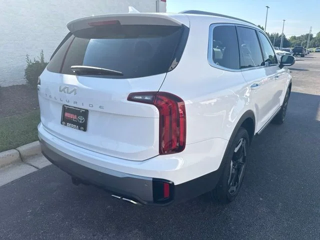 Used 2025 White Kia S image 7