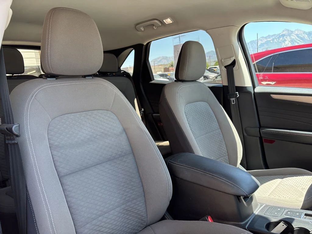 Used 2022 Black Ford SE image 13