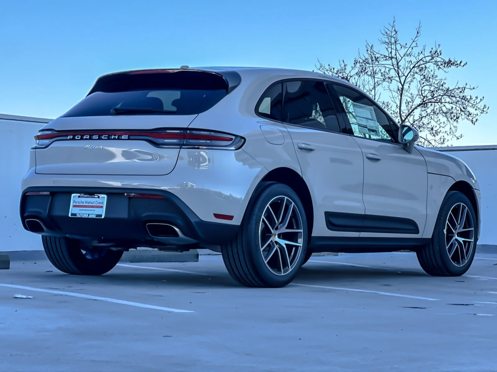 2026 Porsche Macan - Photo 8