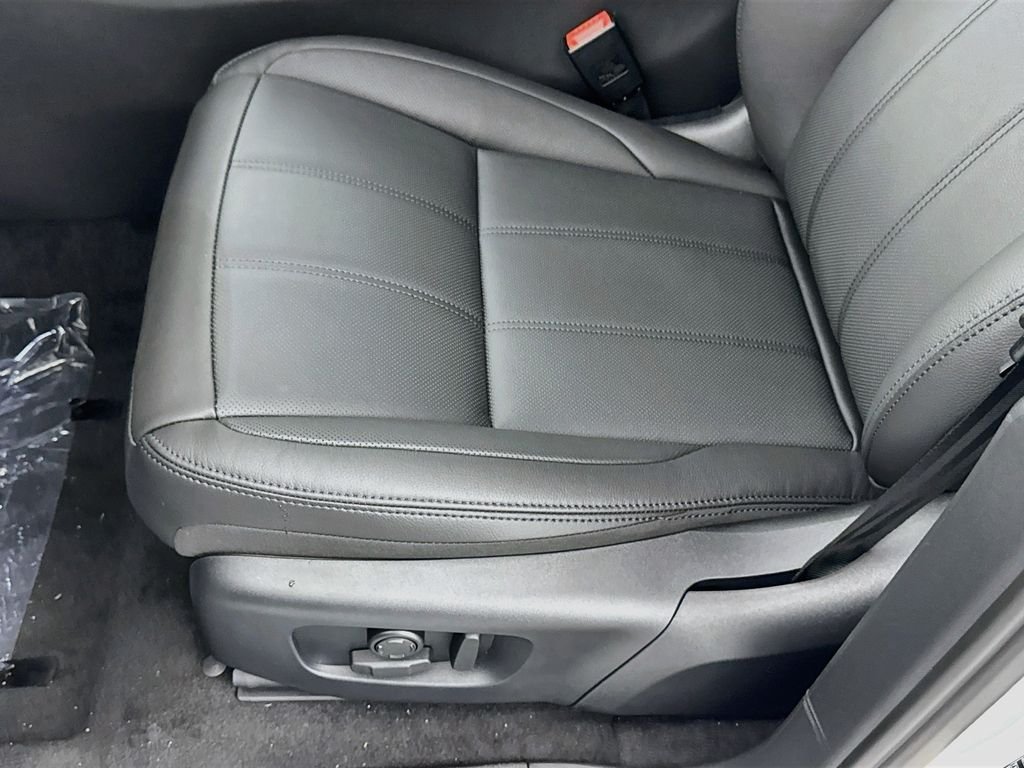 New 2026 Fuji White Land Rover Core S image 20