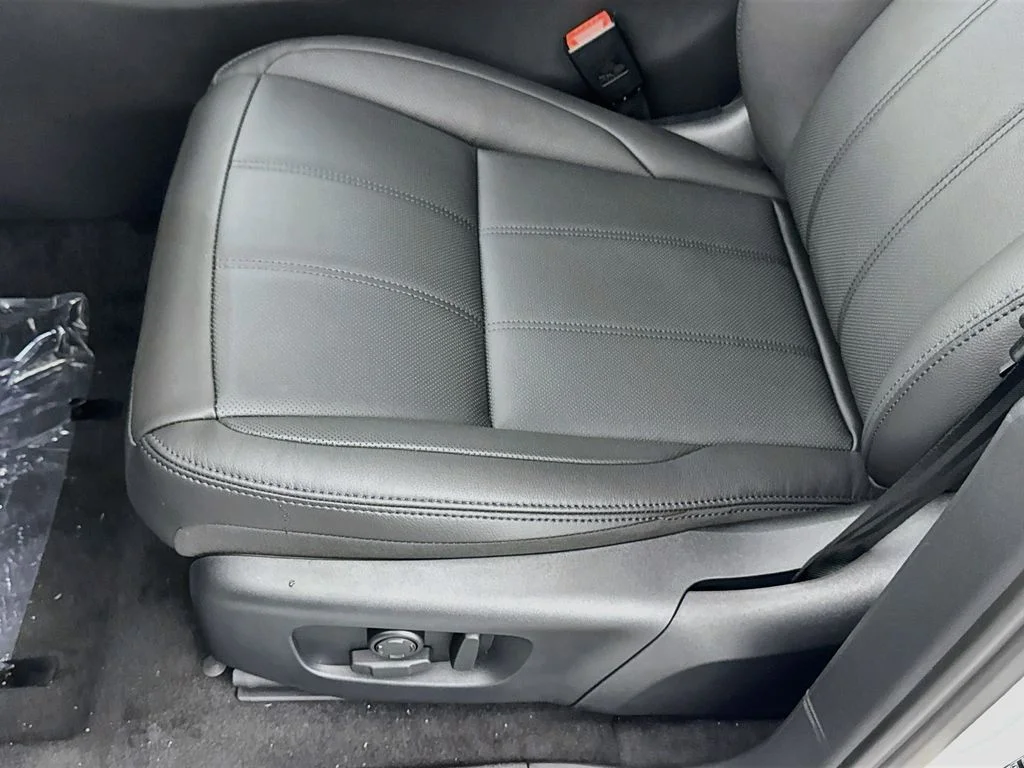 New 2026 Fuji White Land Rover Core S image 20