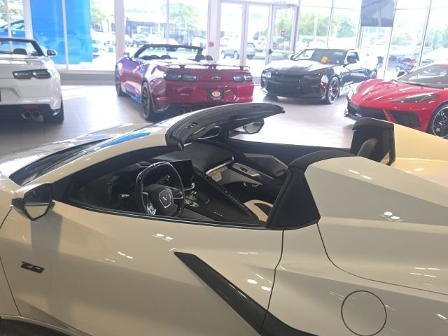 Used 2023 White Chevrolet Z06 image 7