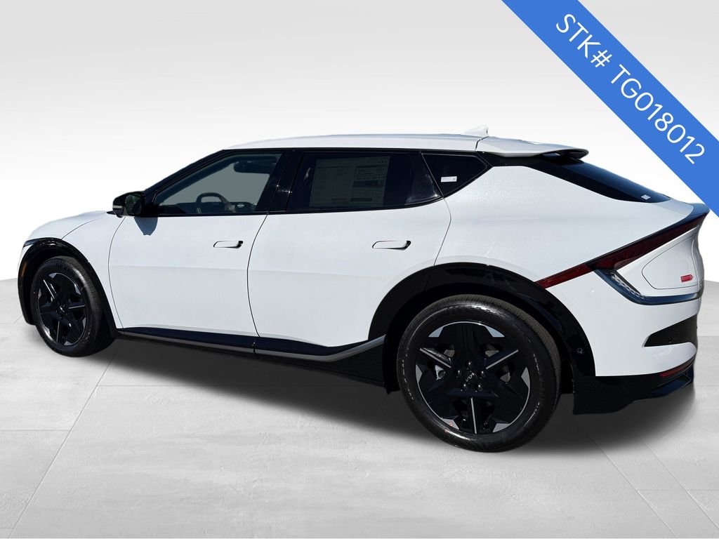 New 2026 Glacial White Pearl Kia WIND image 5