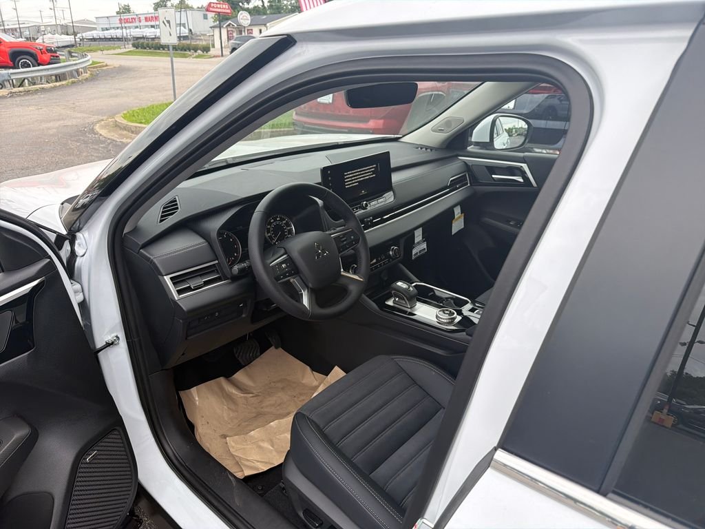 New 2026 White Mitsubishi SE 1.5T 2WD image 15
