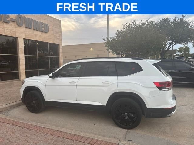 Used 2024 White Volkswagen 2.0T SE w/Technology image 1