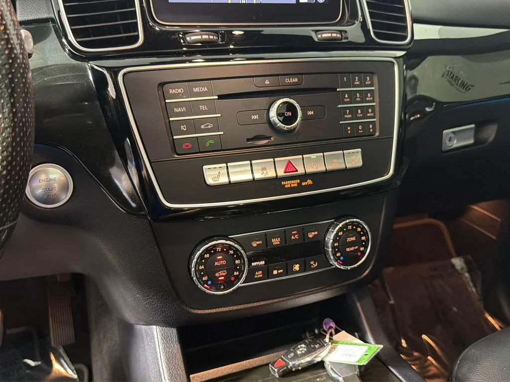 Used 2019 Red Mercedes-Benz 4MATIC® image 24