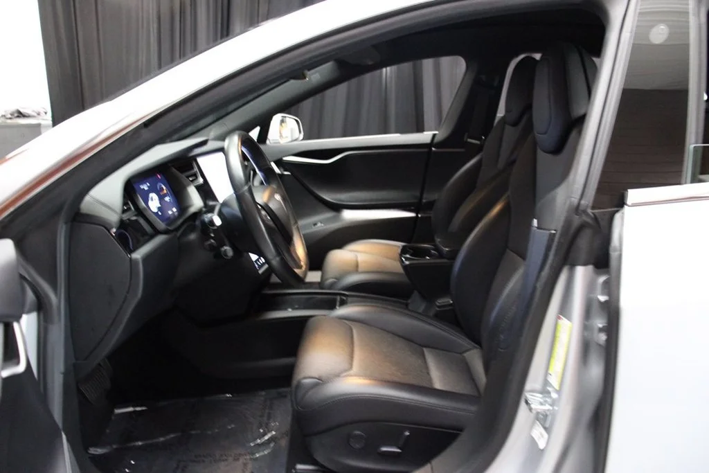 Used 2018 Obsidian Black Metallic Tesla  image 41