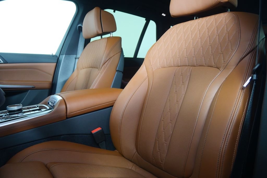 New 2026 Dravit Grey Metallic BMW xDrive50e image 10