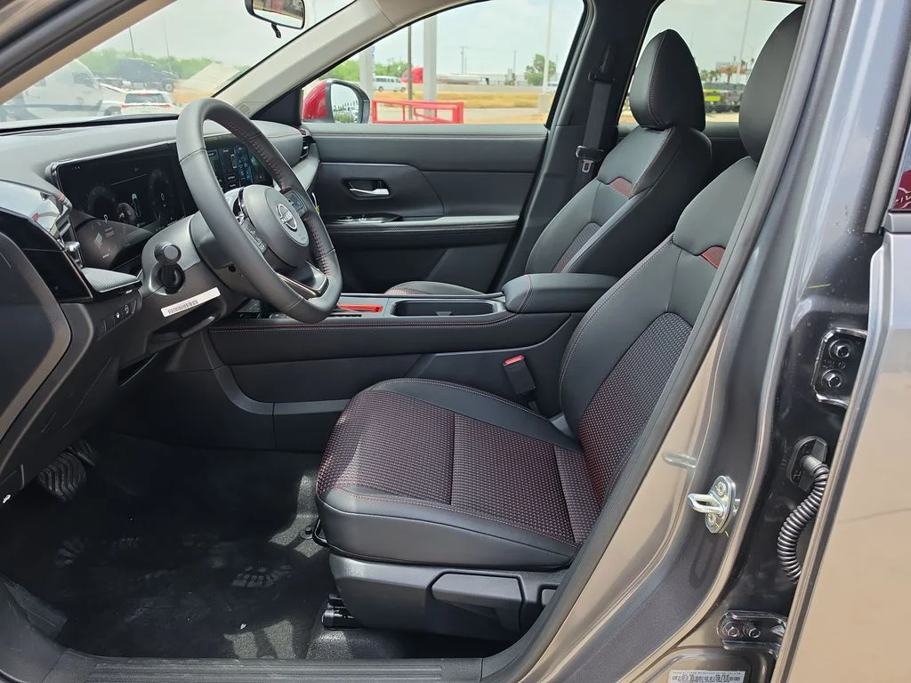 New 2026 Gun Metallic / Scarlet Ember Tintcoat Two-tone Nissan SR image 22