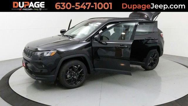 Used 2022 Black Jeep Latitude image 11