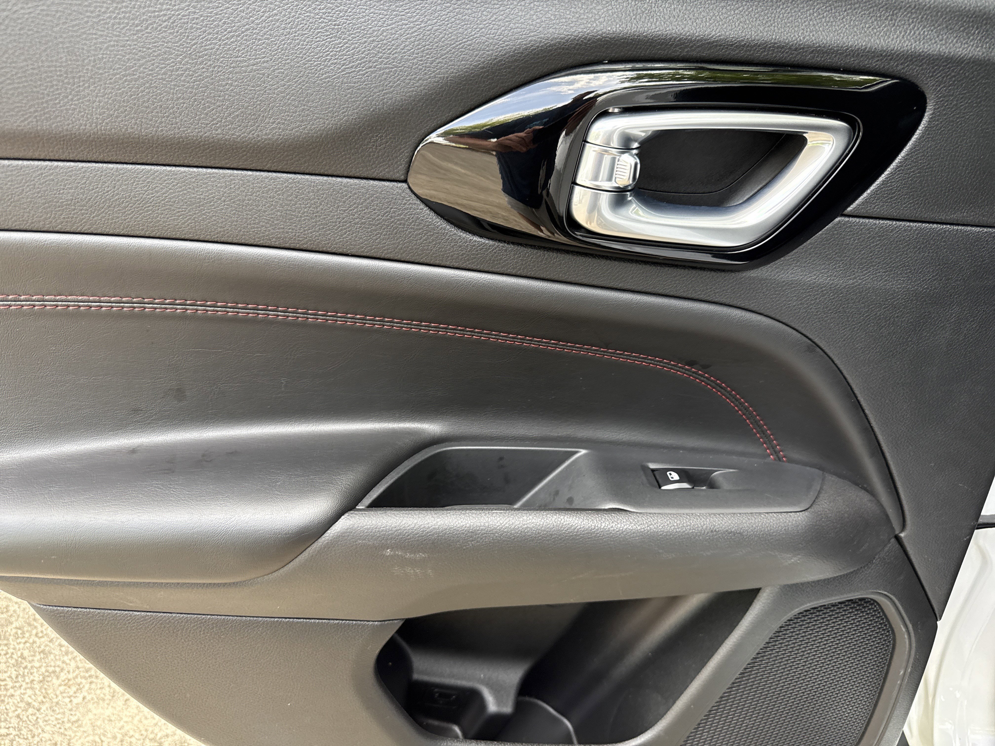 Used 2025 Bright White Clearcoat Jeep Trailhawk image 21