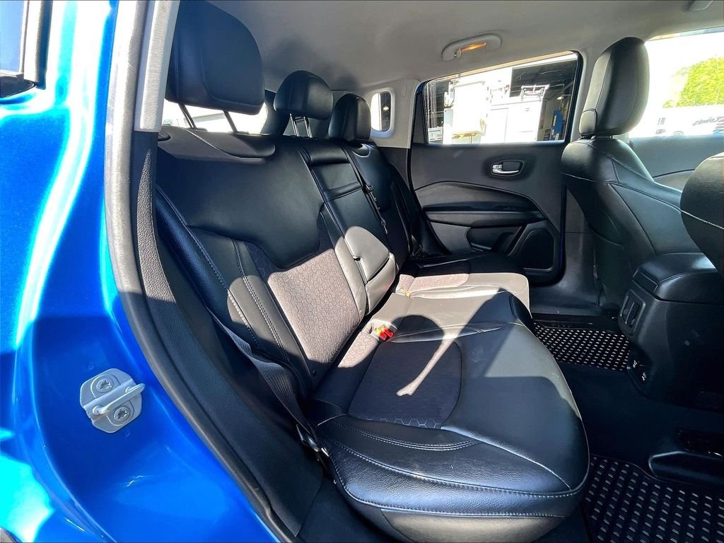 Used 2018 Laser Blue Pearlcoat Jeep Latitude image 22