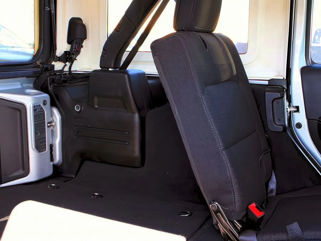 Used 2023 Silver Zynith Jeep Sahara image 22