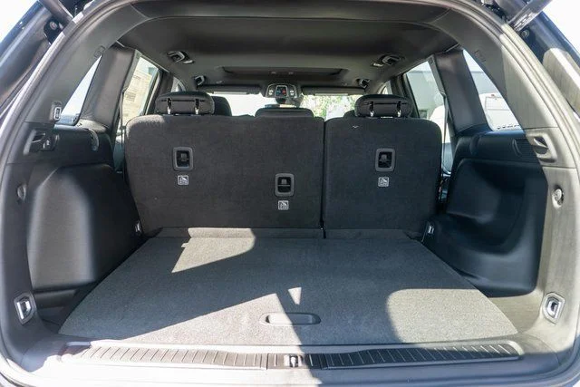 New 2026 Diamond Black Crystal Pearlcoat Jeep Laredo X image 9
