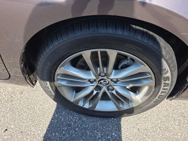 Used 2016 Gray Toyota SE image 16