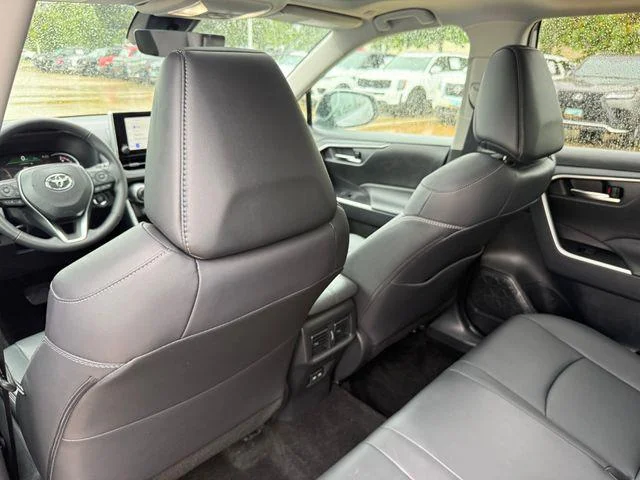 Certified Used 2025 SILVER SKY METALLIC Toyota XLE Premium image 23