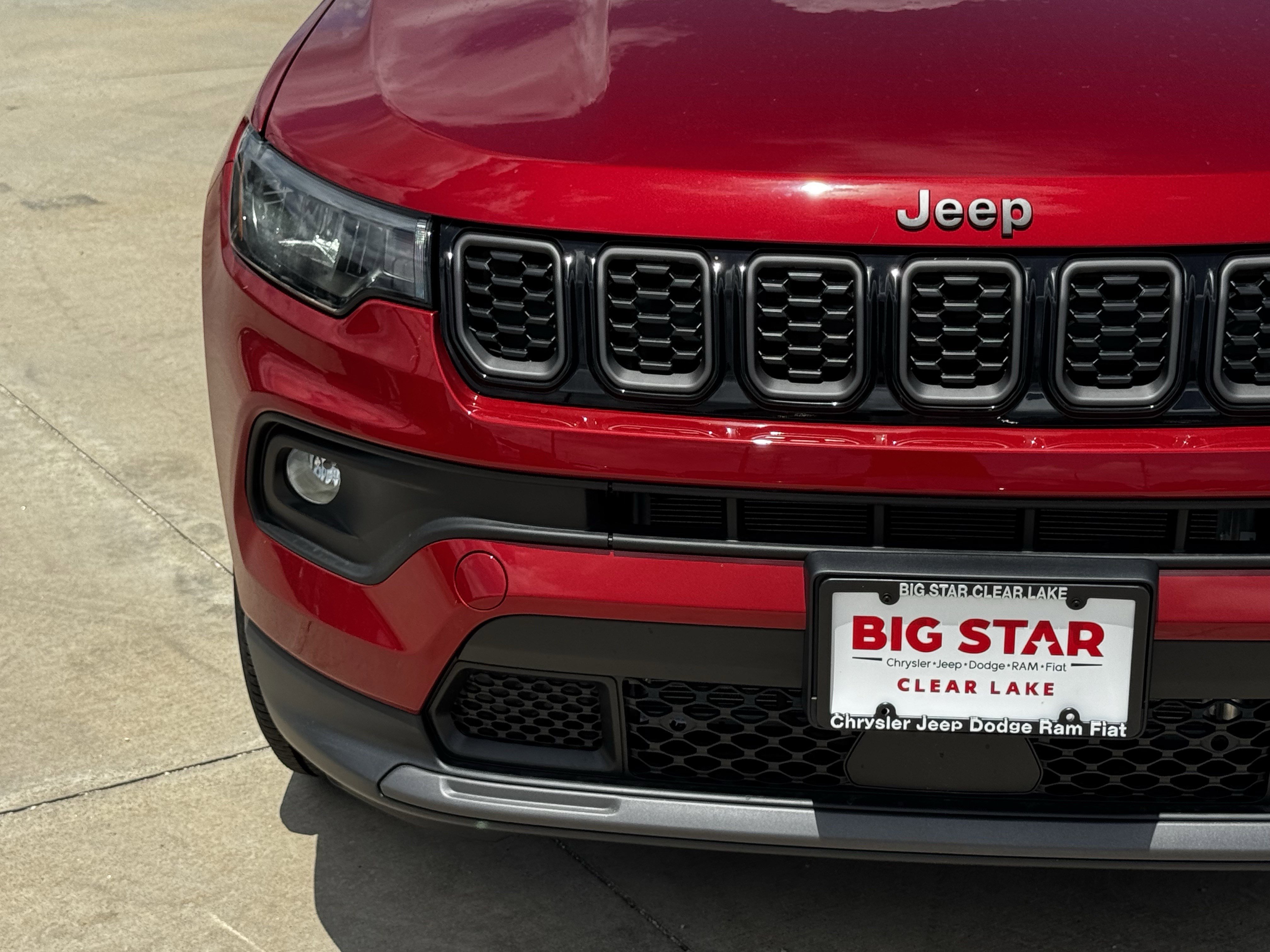 New 2026 Red Hot Pearl-Coat Exterior Paint Jeep Latitude Altitude image 5