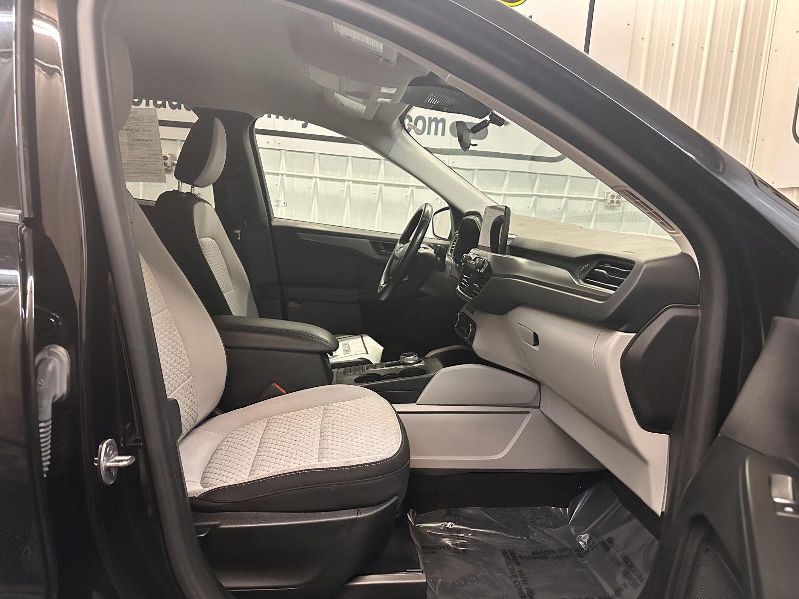 Used 2023 Agate Black Metallic Ford Active image 26