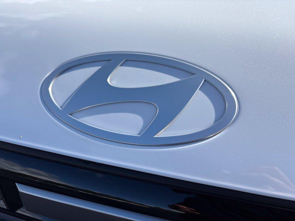 New 2027 White Hyundai SEL image 9