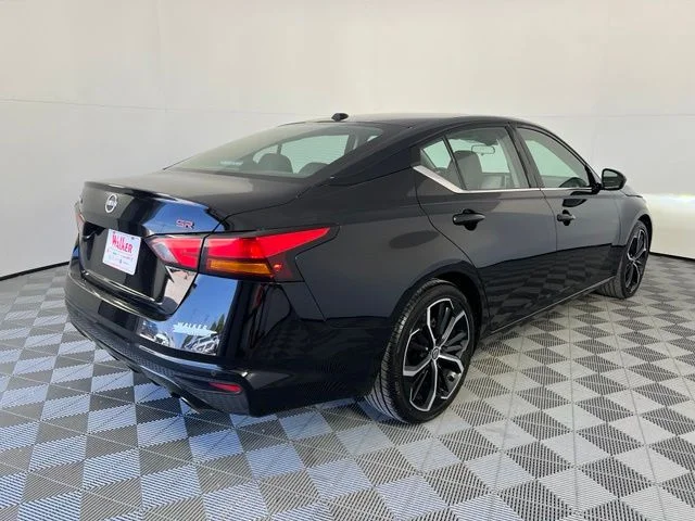 Used 2025 Black Nissan 2.5 SR image 7