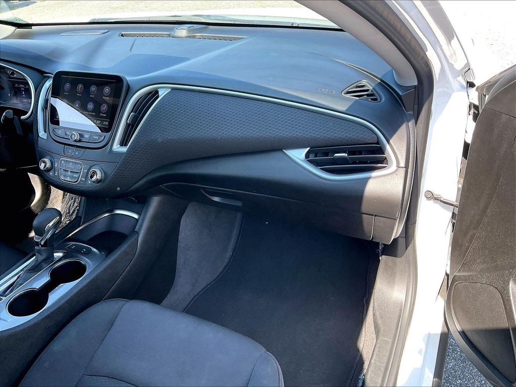 Used 2024 Summit White Chevrolet LT image 12