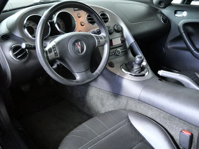 Used 2006 Black Pontiac Base image 3